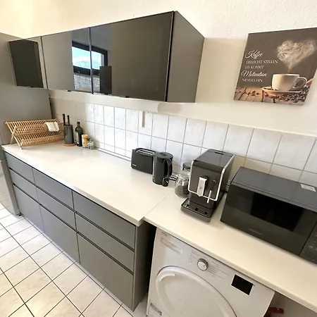 6-raum-wohnung, 800m Zum Zentrum Und 300 M Zum Hauptbahnhof Apartamento