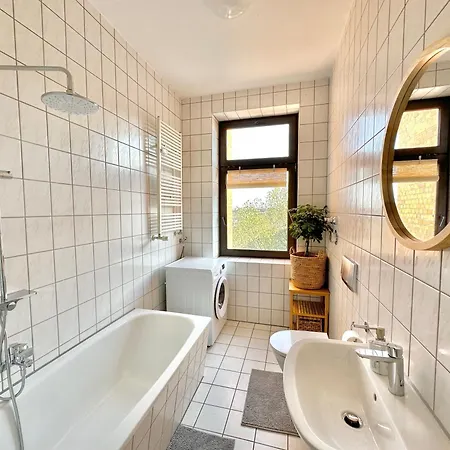 6-raum-wohnung, 800m Zum Zentrum Und 300 M Zum Hauptbahnhof *
